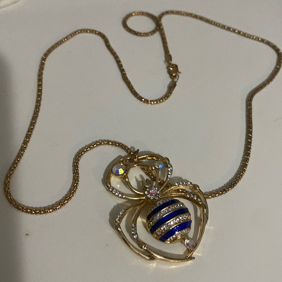 SPIDER NECKLACE 14” GOLD TONE WITH AURORA BOREALIS RHINESTONES NWOT - Picture 4 of 7